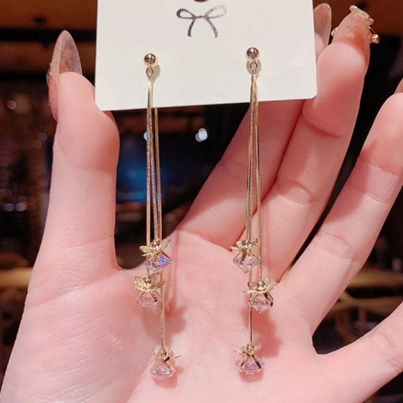 🎀18k Lovely Floral Tassel Earrings - Picture 2 of 5